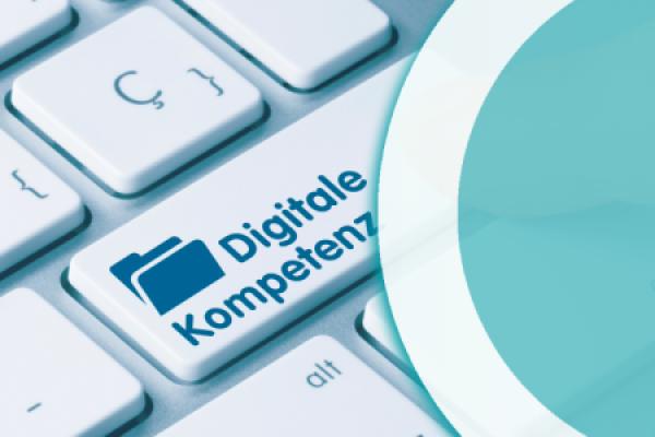 Tastatur mit Schriftzug "Digitale Kompetenz"